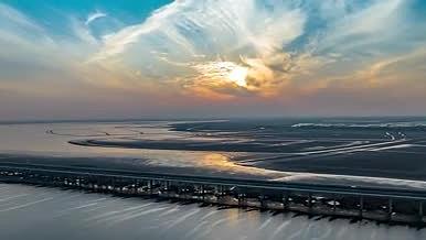 4k航拍南京石臼湖特大桥日落延时视频的预览图